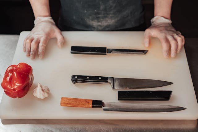 Guia das facas de cozinha: quais são essenciais e como usar